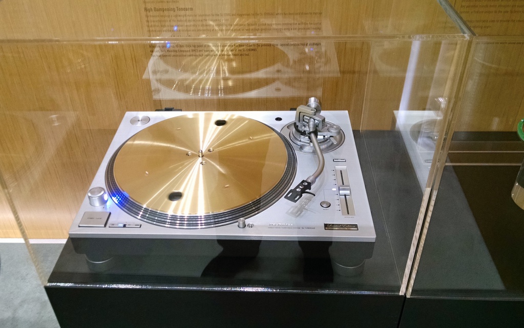 Technics_1200GAE.jpg