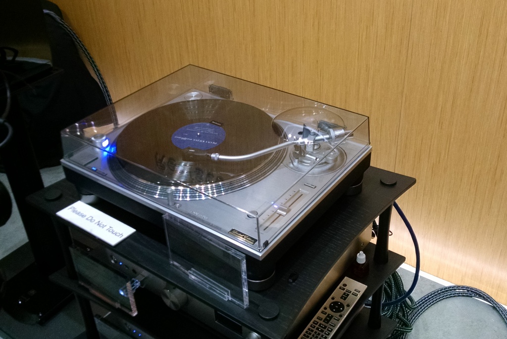 Technics_1200_diamond_Edition.jpg